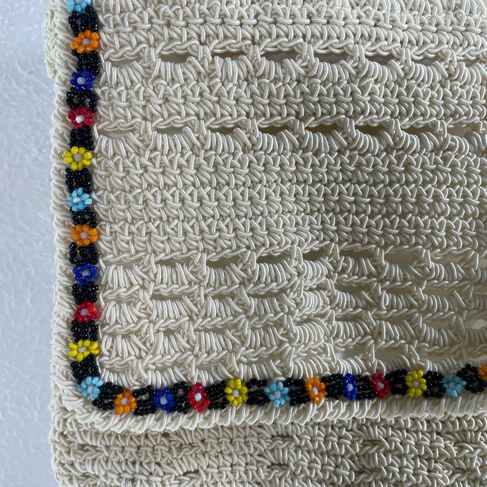 Vintage Y2K 90’s Crocheted Beaded Flower Beige 2 Pocket Crossbody Purse
